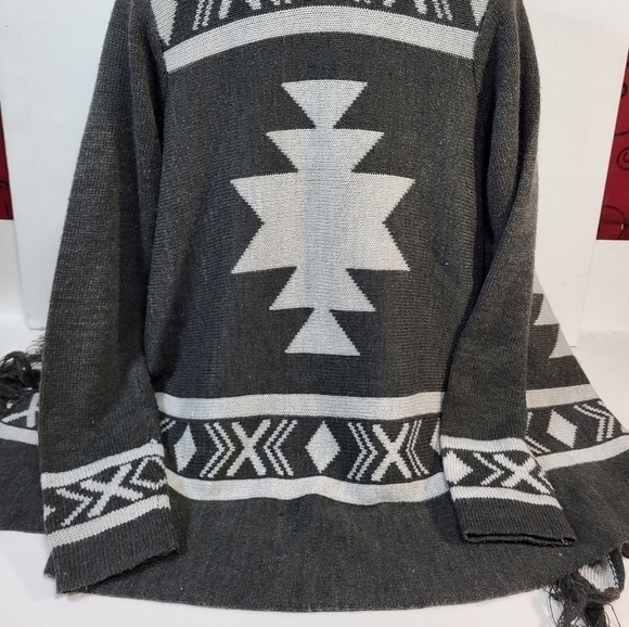 Revamped Sweater Knits Patterned Caridgan - Picture 4 of 6